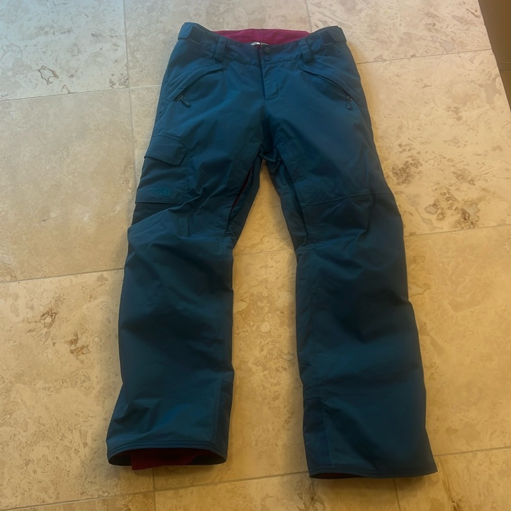 Women’s teal blue north face ski pants size medium.
